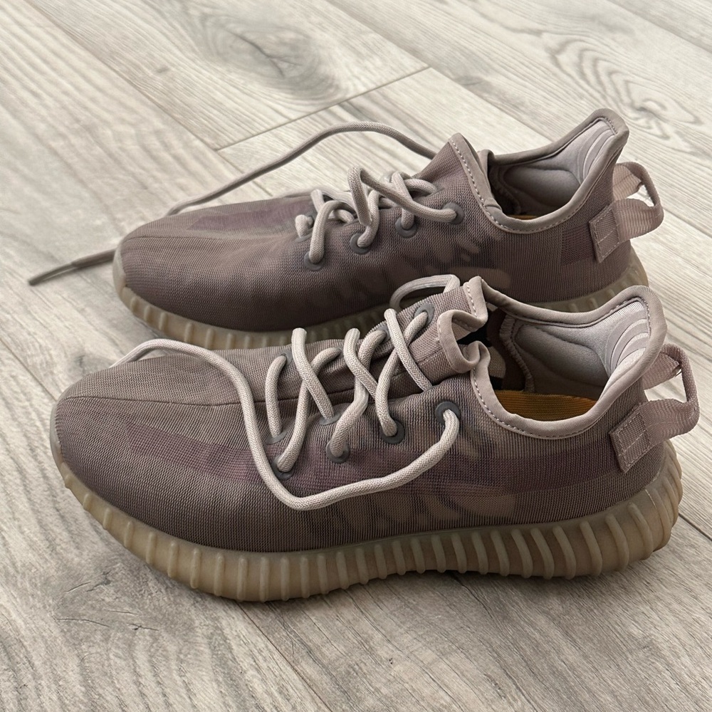 adidas Yeezy
YEEZY Boost 350 v2 "Mono Mist" sneakers